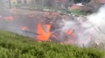 Bursa'da alev alev yanan ev kullanılmaz hale geldi