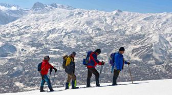 Hakkari'de Vatan Tepesi'ne zorlu kış tırmanışı