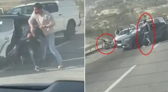 İnfial yaratan görüntü! Ajanlar gençleri darbedip araçlara bindirdi