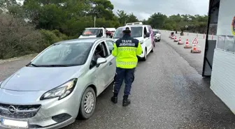 Jandarma denetimlerinde çeşitli suçlardan aranan 35 şahıs tutuklandı