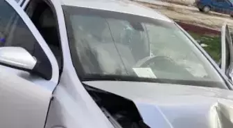 Kontrolden çıkan otomobil avlu duvarına çarptı: 4 yaralı