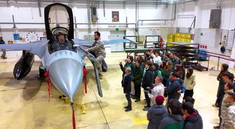 Lise öğrencileri F-16 kokpitinde: 'Gelecekte KAAN'ları, Kızıl Elma'ları, Atak'ları biz uçuracağız'