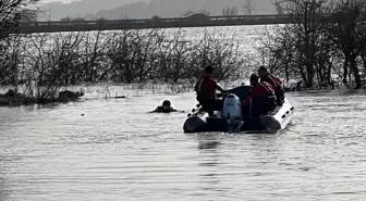 Manisa'da gölet kenarında kaybolan genç aranıyor