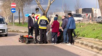 Devrilen triportörde annesi yaralanan çocuk gözyaşlarını tutamadı
