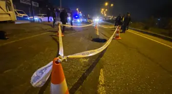 Diyarbakır'da çöken yolda 1 metrelik çukur oluştu