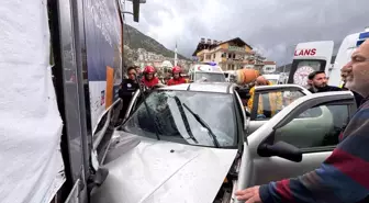 Fethiye'de Duvara Çarpan Otomobildeki 1 Kişi Hayatını Kaybetti, 2 Kişi Yaralandı