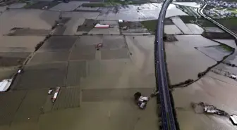 Gediz Nehri taştı; su altında kalan ova dronla görüntülendi