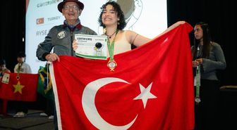 Hataylı lise öğrencisi Ayşe Naz, ABD'deki bilim olimpiyatında dünya birincisi oldu