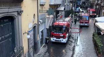 İtalya'da yangın: Tarihi tiyatro hasar gördü