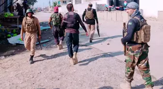 Pakistan'da bombalı saldırı: 12 ölü