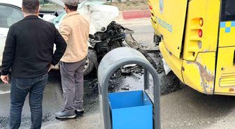 Siirt'te otomobil ile otobüs çarpıştı: 2 yaralı