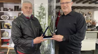 Temizlik işçisi bulduğu para ve ziynet eşyası dolu çantayı sahibine teslim etti