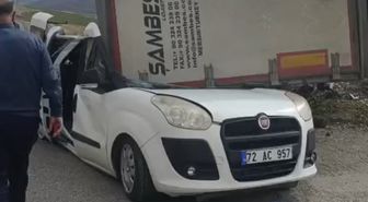 TIR'ın dorsesi, radar aracının üzerine devrildi; jandarma personeli yaralandı