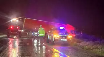 Tır şarampole uçtu