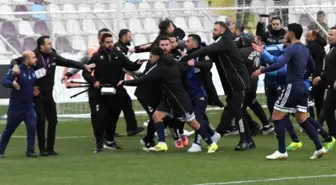 Ankara Keçiörengücü-Erzurumspor FK maçı bitti, saha karıştı