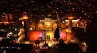 Bursa Ulu Cami'de Ramazan mahyası: 'Kul hakkından sakın'