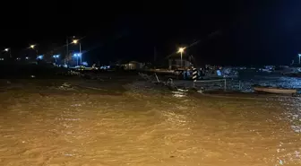 Çanakkale'de sağanak: Kepez Çayı ve Sarıçay taştı