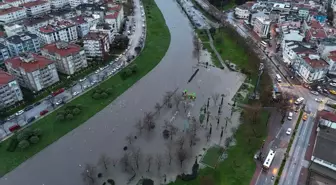 Çanakkale'de Sarıçay Taştı: İşletmeler ve Tekneler Suya Gömüldü