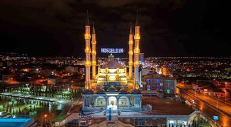 Çorum'da vatandaşlar ilk teravih için Akşemseddin Camii'ne akın etti