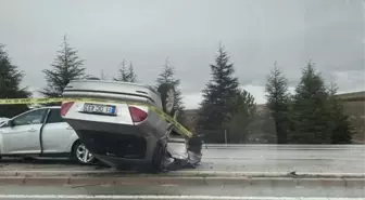 Eskişehir'de otomobiller çarpıştı; 1 ölü, 1 yaralı