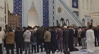 İstanbul'da ilk teravih namazı kılındı; mahyalar yakıldı