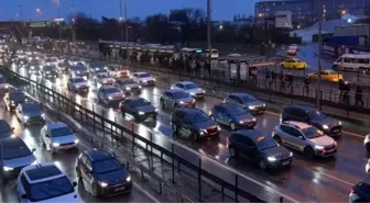 İstanbul'da trafik var mı? SON DAKİKA! 18 Şubat hangi ilçelerde trafik var, hangi yollar kapalı?