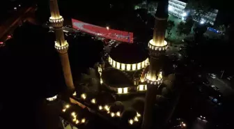 İzmir'de Ramazan ayının ilk teravih namazı kılındı