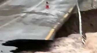 Kayseri'de sel yolu çökertti