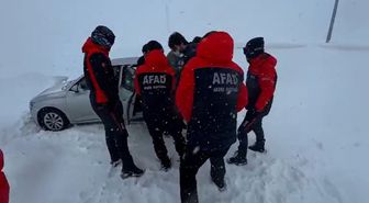 Kar Tipisinde Mahsur Kalan 12 Kişi AFAD Ekipleri Tarafından Kurtarıldı