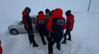 Kar Tipisinde Mahsur Kalan 12 Kişi AFAD Ekipleri Tarafından Kurtarıldı