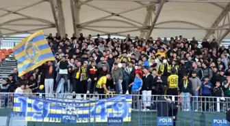 Kural tanımıyorlar! Deplasman yasağı olmasına rağmen tribüne girdiler