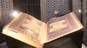 Osmanlı döneminin en büyük Mushafı Topkapı Sarayı'nda ilk kez sergileniyor