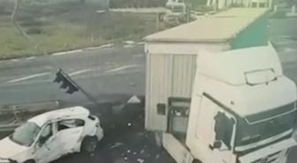 Tekirdağ'da kırmızı ışık ihlalinin kazayla sonuçlandığı anlar kamerada