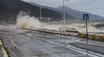 Yalova'da Fırtına ve Şiddetli Yağış: Balıkçı Barınakları Zarar Gördü