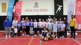 Badmintonda şampiyonlara ödülleri verildi