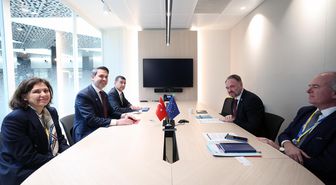 Bakan Bayraktar, Avrupa Komisyonu Enerji Komiseri Jorgensen ile bir araya geldi