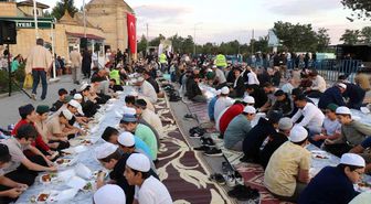 Erzincan'da Vakıflardan Terzibaba Sofrasında Ramazan iftarı