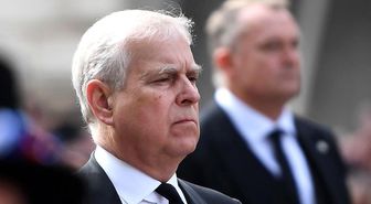Eski prens Andrew, kamu görevini kötüye kullanma şüphesiyle gözaltına alındı
