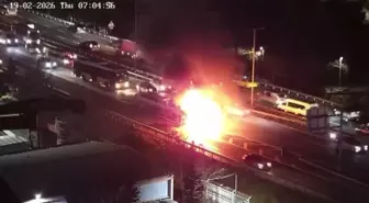 Eyüpsultan'da TIR alev alev yandı