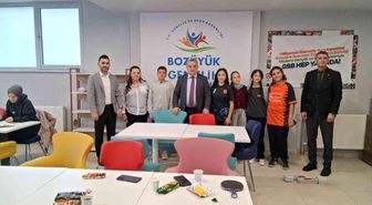 Kaymakam Öztürk Bozüyük Gençlik ve Spor Merkezi'nde öğrencilerle buluştu
