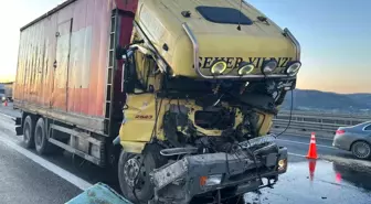 Kuzey Marmara Otoyolu'nda kamyon tıra arkadan çarptı: 1 yaralı