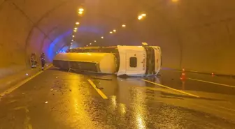 Kuzey Marmara Otoyolu'nda tünelde tanker devrildi; trafik yoğunluğu oluştu