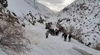 Off-road ekibi çığdan son anda kurtuldu; o anlar kamerada