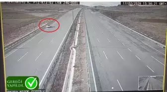 Otoyolda tehlikeli hareketler yapan sürücüye ceza; o anlar kamerada