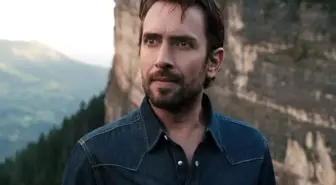 Oyuncu Ulaş Tuna Astepe anne ve babasız büyüdüğünü duygulanarak anlattı