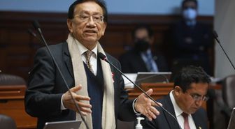 Peru'da Geçici Devlet Başkanı Seçildi