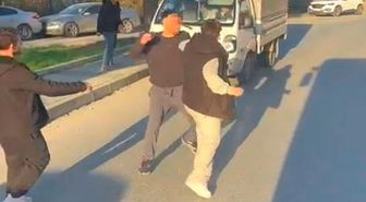 Arnavutköy'de trafikte yumruklu kavga kamerada, cadde boks ringine döndü