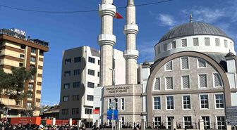 Cumhurbaşkanı Erdoğan, cuma namazını Ataşehir'de eda etti