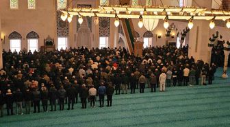 Cumhurbaşkanı Erdoğan'ın açtığı Uzun Mehmet Camii'nde Ramazan ayının ilk cuma namazı kılındı