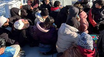 Düzensiz göçmenler karada mahsur kaldı